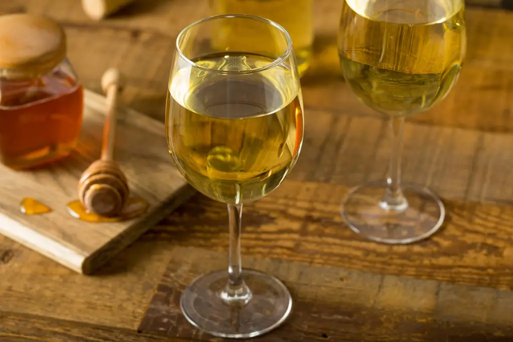 Honey mead served in wine glasses.