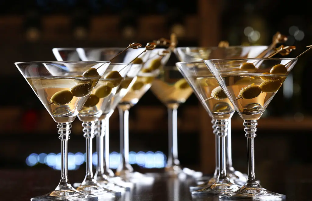 An Experts Guide to Ordering a Martini Like Pro (Easy Guide) – Liquid ...