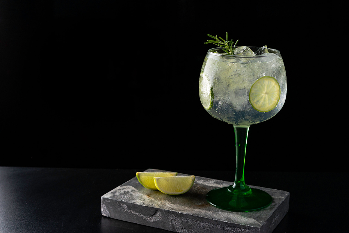 How To Chill a Glass for Beer & Cocktails (Tips & Tricks) Liquid