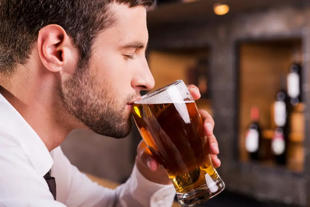 How To Taste Beer Like a Pro (Easy Guide)