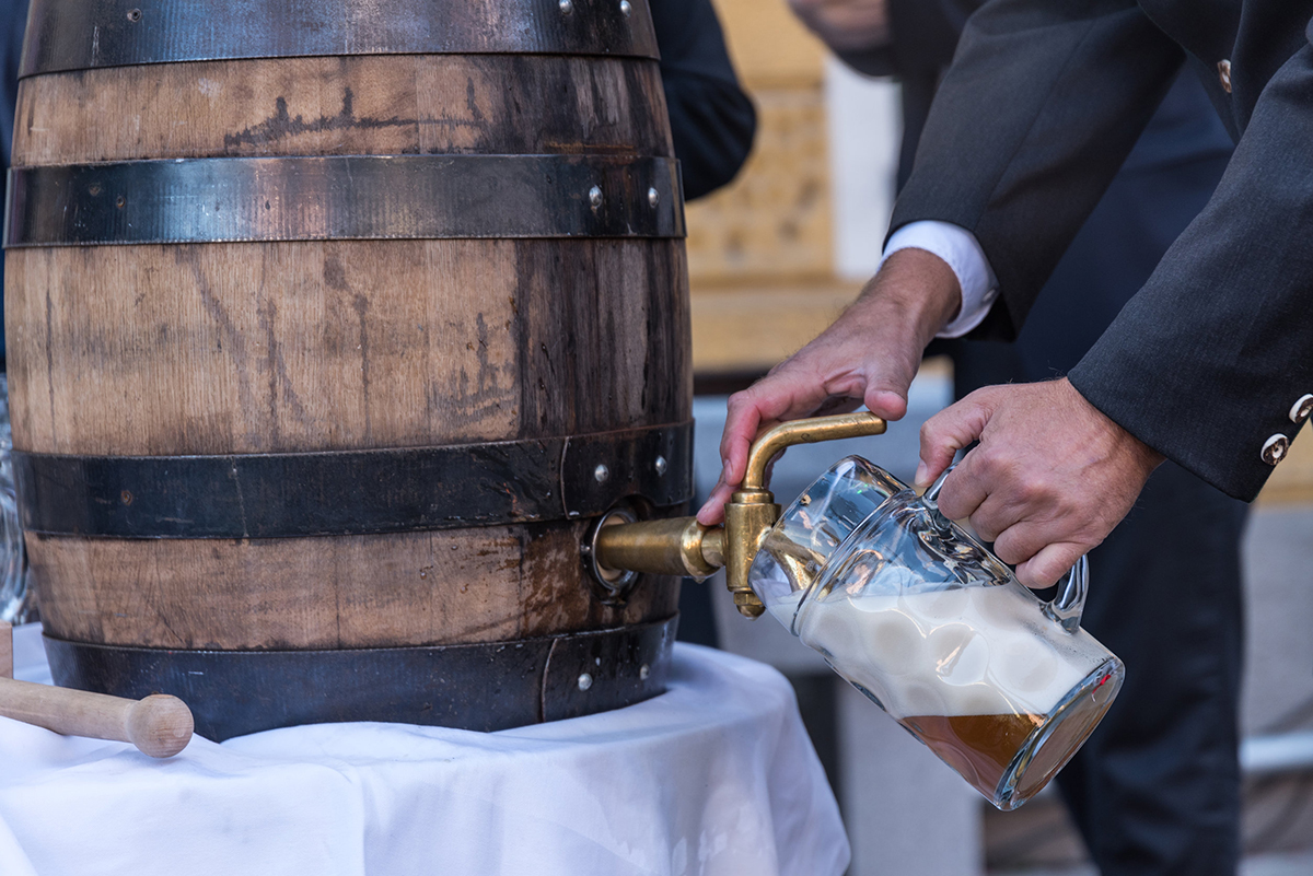 7 Easy Steps To Tapping a Keg (With Video) Liquid Bread Mag